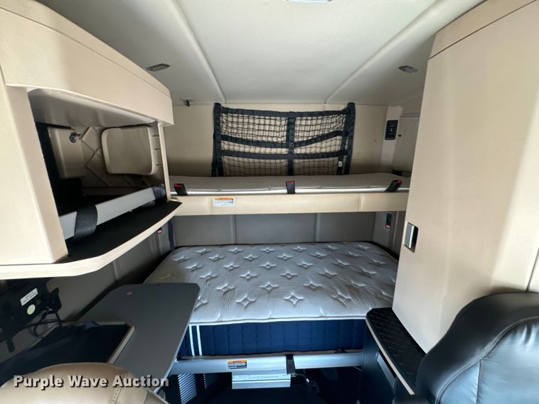 image for item EH5478 2019 Kenworth  T680 semi truck