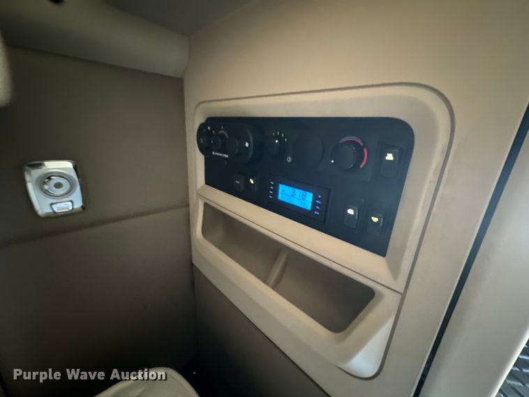 image for item EH5478 2019 Kenworth  T680 semi truck