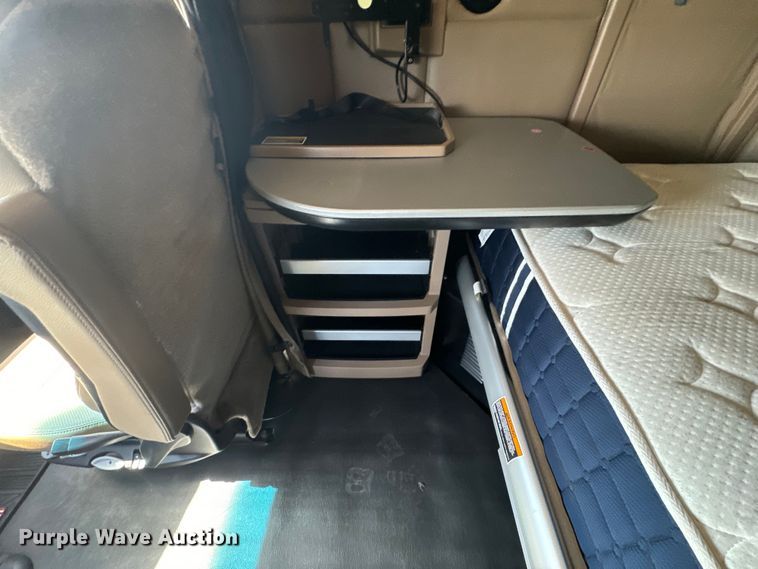 image for item EH5478 2019 Kenworth  T680 semi truck