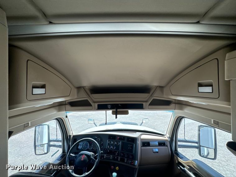 image for item EH5478 2019 Kenworth  T680 semi truck