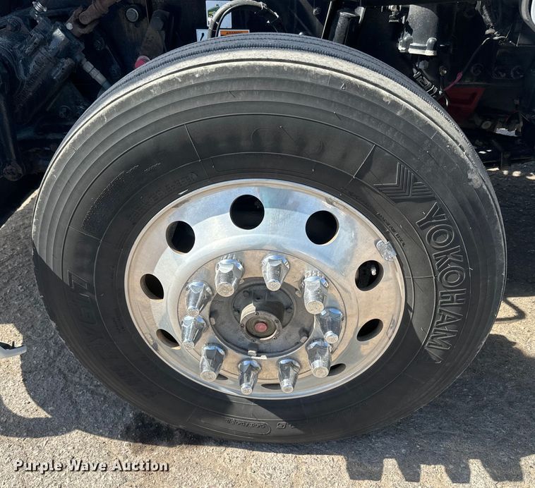 image for item EH5478 2019 Kenworth  T680 semi truck