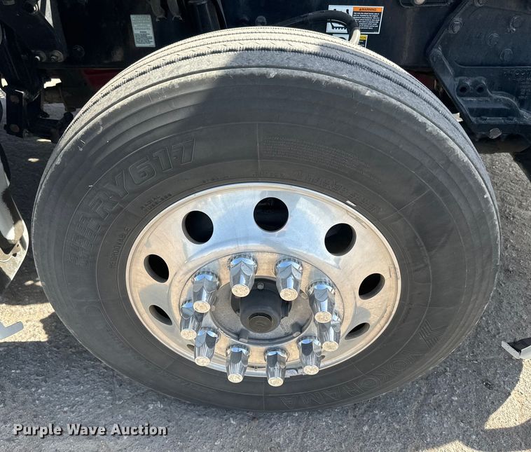 image for item EH5478 2019 Kenworth  T680 semi truck