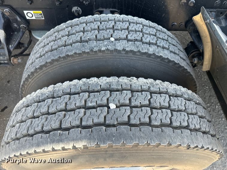 image for item EH5478 2019 Kenworth  T680 semi truck