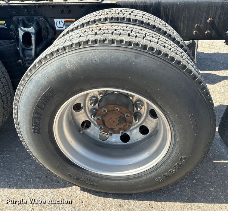 image for item EH5478 2019 Kenworth  T680 semi truck