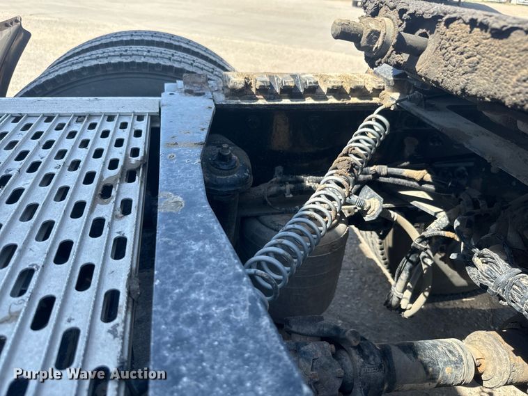 image for item EH5479 2019 Kenworth T680 semi truck