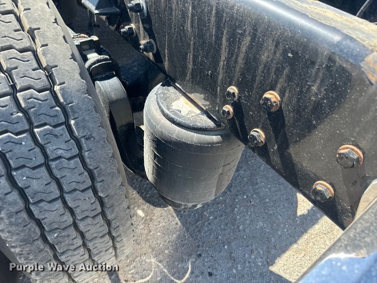 image for item EH5479 2019 Kenworth T680 semi truck