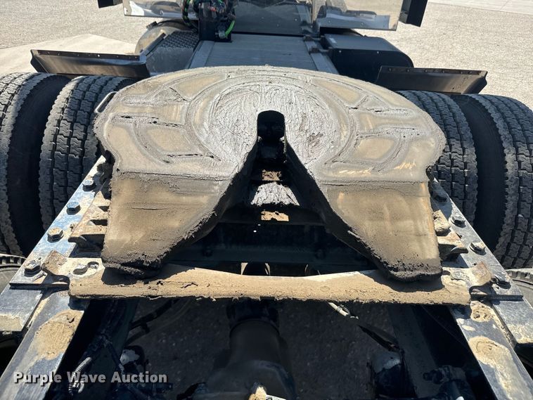 image for item EH5479 2019 Kenworth T680 semi truck