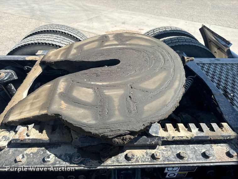 image for item EH5479 2019 Kenworth T680 semi truck