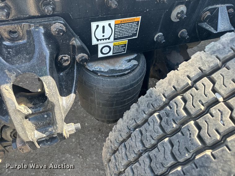 image for item EH5479 2019 Kenworth T680 semi truck