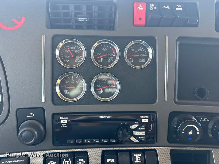 image for item EH5479 2019 Kenworth T680 semi truck