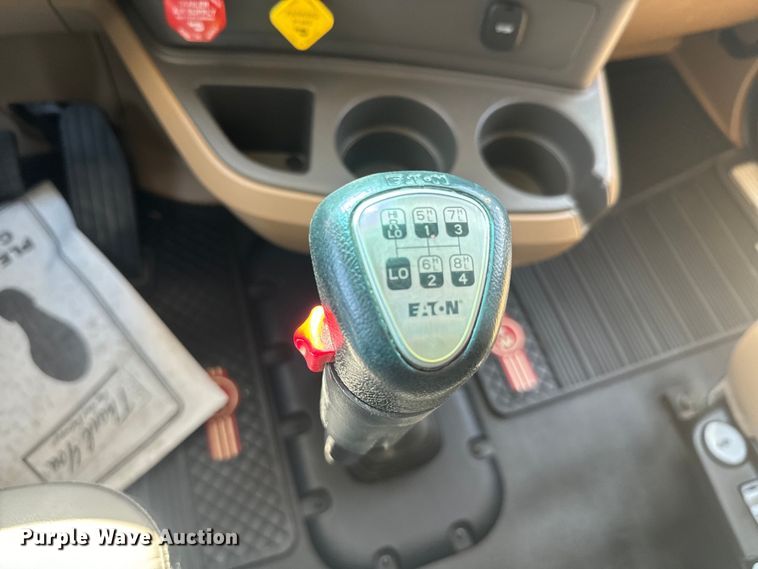 image for item EH5479 2019 Kenworth T680 semi truck