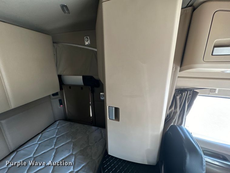 image for item EH5479 2019 Kenworth T680 semi truck