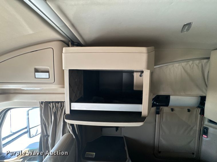 image for item EH5479 2019 Kenworth T680 semi truck