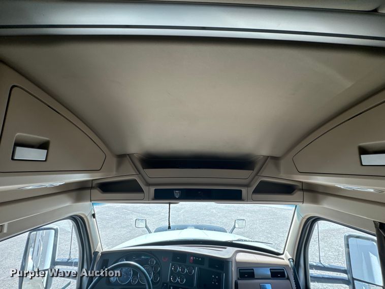 image for item EH5479 2019 Kenworth T680 semi truck