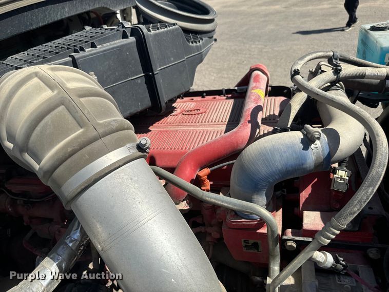 image for item EH5479 2019 Kenworth T680 semi truck