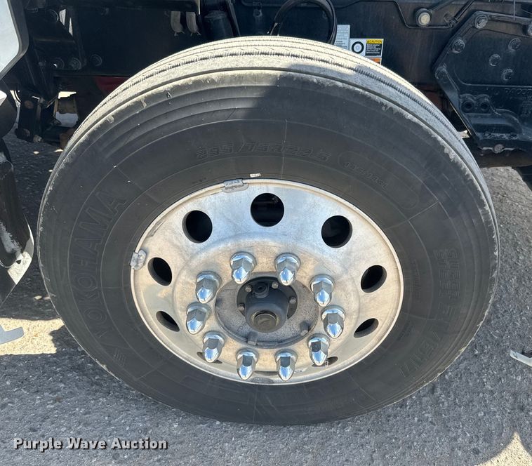 image for item EH5479 2019 Kenworth T680 semi truck