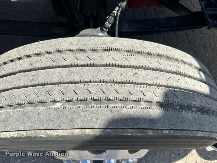 image for item EH5479 2019 Kenworth T680 semi truck