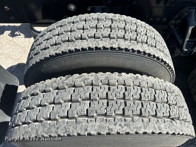 image for item EH5479 2019 Kenworth T680 semi truck