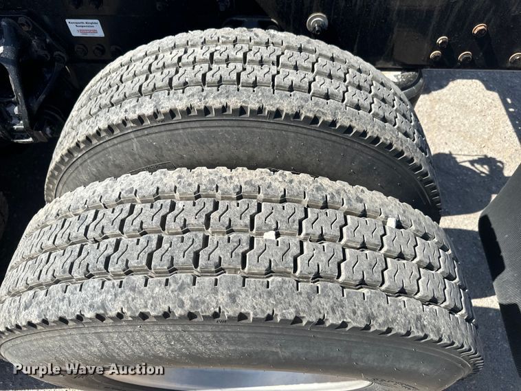 image for item EH5479 2019 Kenworth T680 semi truck