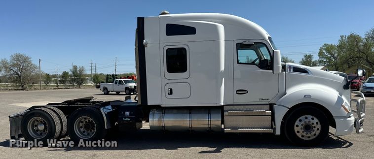 image for item EH5480 2019 Kenworth T680 semi truck
