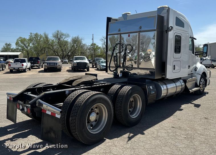 image for item EH5480 2019 Kenworth T680 semi truck