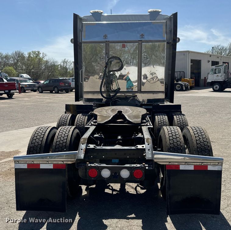 image for item EH5480 2019 Kenworth T680 semi truck