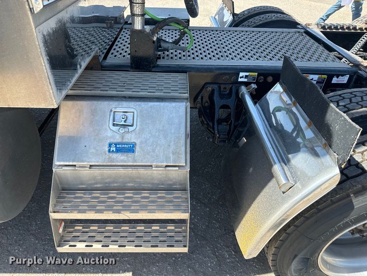 image for item EH5480 2019 Kenworth T680 semi truck