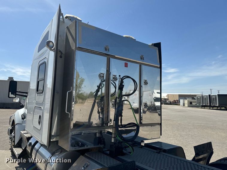 image for item EH5480 2019 Kenworth T680 semi truck