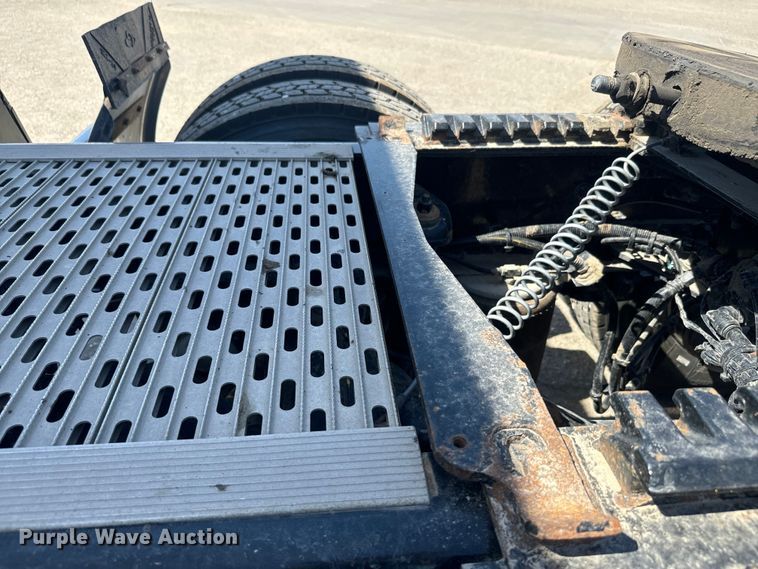 image for item EH5480 2019 Kenworth T680 semi truck