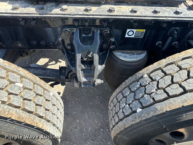 image for item EH5480 2019 Kenworth T680 semi truck