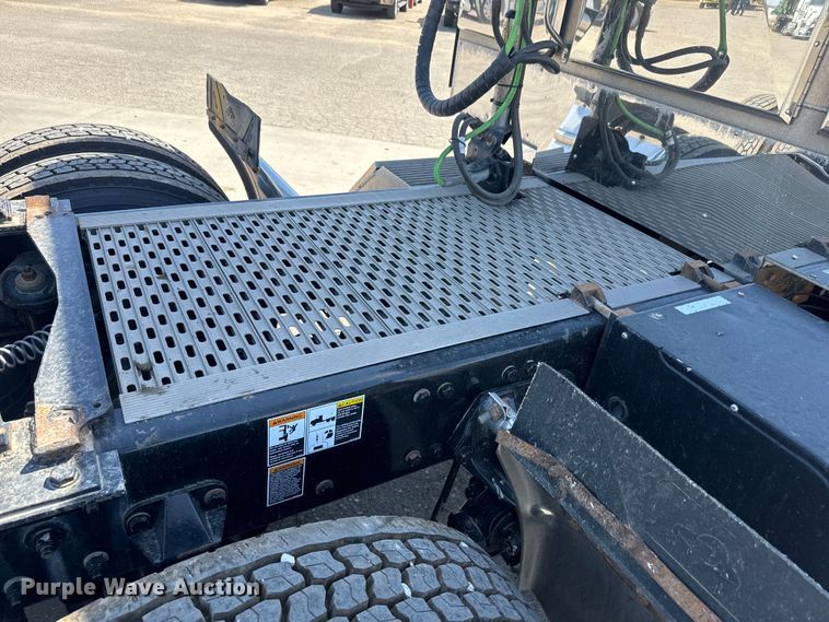 image for item EH5480 2019 Kenworth T680 semi truck