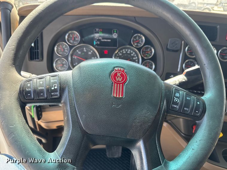 image for item EH5480 2019 Kenworth T680 semi truck