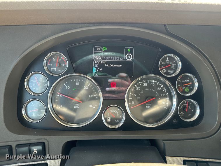 image for item EH5480 2019 Kenworth T680 semi truck