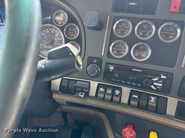 image for item EH5480 2019 Kenworth T680 semi truck