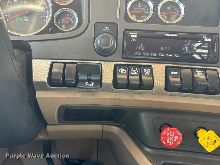 image for item EH5480 2019 Kenworth T680 semi truck