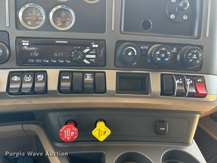 image for item EH5480 2019 Kenworth T680 semi truck