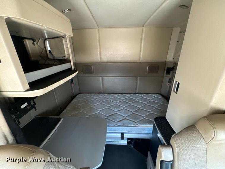 image for item EH5480 2019 Kenworth T680 semi truck