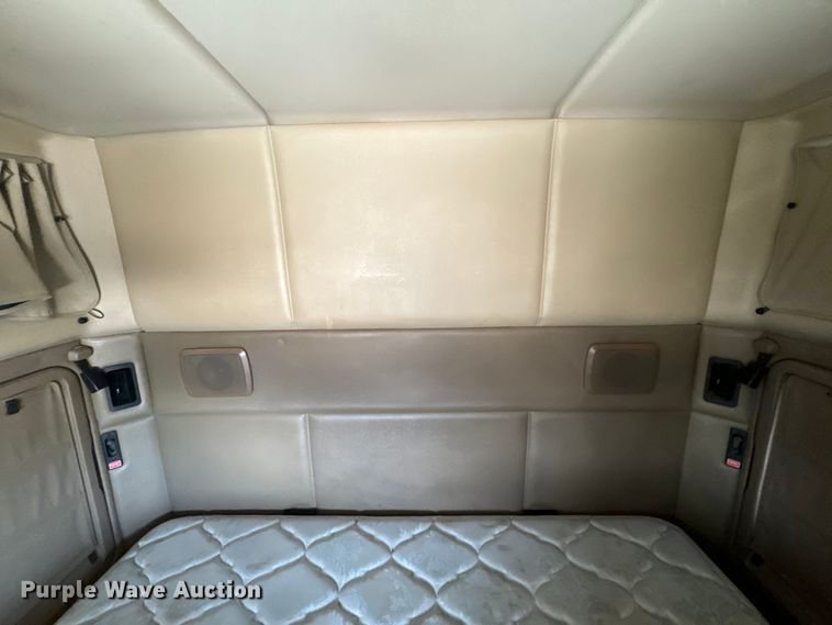 image for item EH5480 2019 Kenworth T680 semi truck