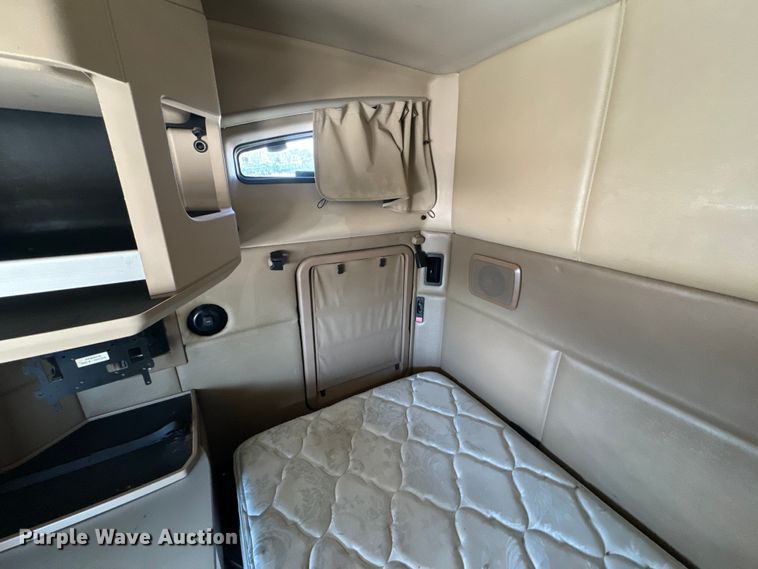 image for item EH5480 2019 Kenworth T680 semi truck