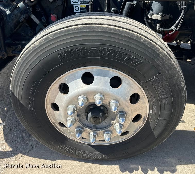 image for item EH5480 2019 Kenworth T680 semi truck