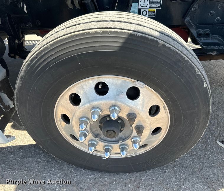 image for item EH5480 2019 Kenworth T680 semi truck