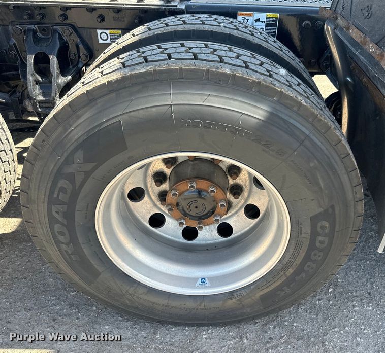 image for item EH5480 2019 Kenworth T680 semi truck