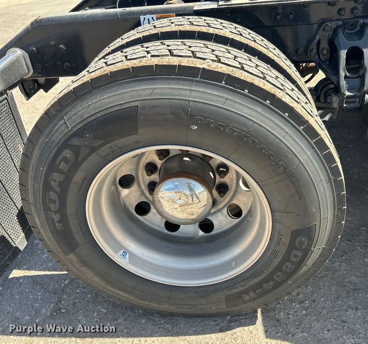 image for item EH5480 2019 Kenworth T680 semi truck