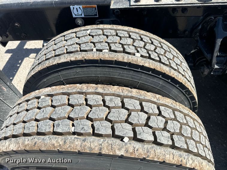 image for item EH5480 2019 Kenworth T680 semi truck