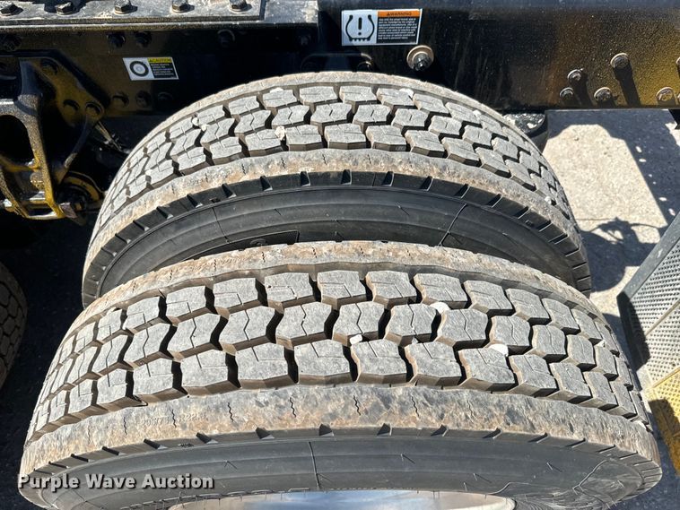 image for item EH5480 2019 Kenworth T680 semi truck