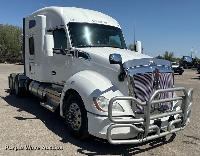 image for item EH5481 2019 Kenworth T680 semi truck