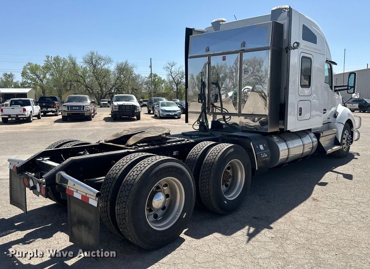 image for item EH5481 2019 Kenworth T680 semi truck