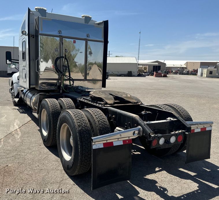 image for item EH5481 2019 Kenworth T680 semi truck