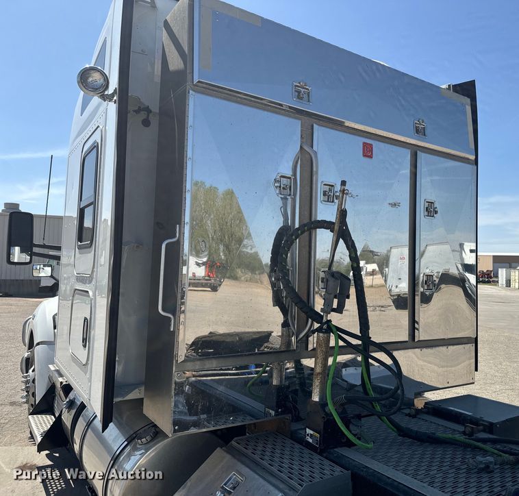 image for item EH5481 2019 Kenworth T680 semi truck