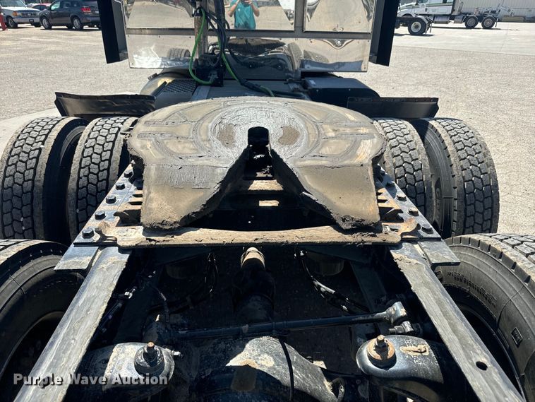 image for item EH5481 2019 Kenworth T680 semi truck